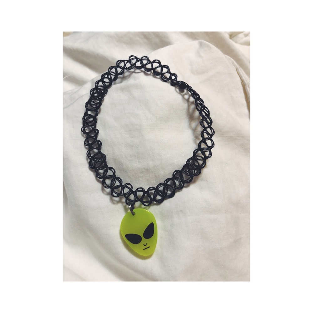 Alien choker.👽